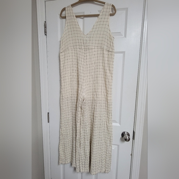 Urban Outfitters NWT Plunging Wide Leg Jumpsuit Size XS. - Picture 6 of 13